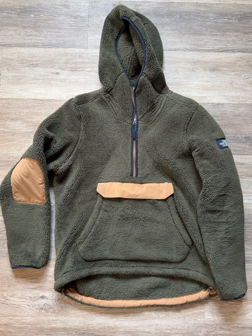 The North Face. Women’s Anorak Style Campfire Hoodie. Large.